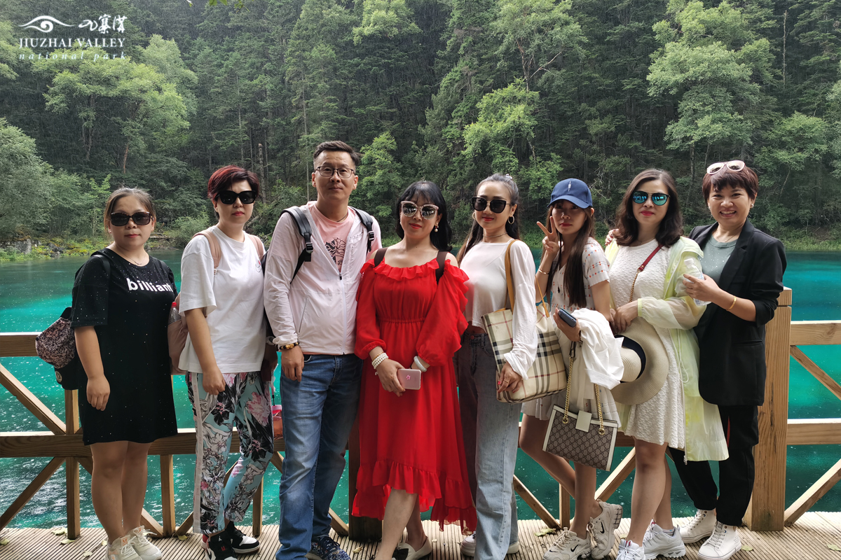 九寨沟景区迎来跨省旅游恢复后首个旅行商考察团