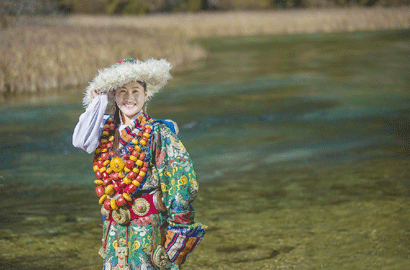 传统民族服饰—浓墨重彩