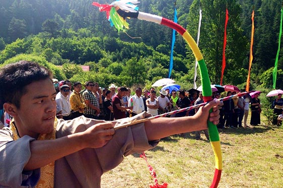 日桑文化节节目——弯弓射击