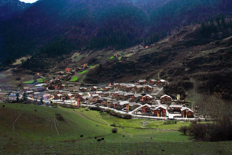 九寨沟中查沟九旅颐和藏民居国际度假村——拥抱自然，尽享宁静